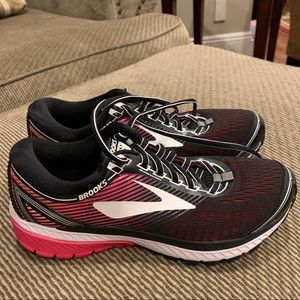 Brooks Ghost 10 sneakers size 9